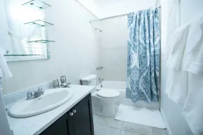 Cattleya's Kingsway Suite - Image 4