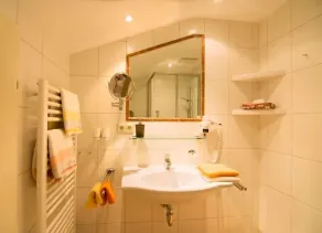 Hausberg Zwei-Raum-Ferienwohnung, 46m², 2 Balkone, Sichtdachstuhl, Panoramafenster - Image 3