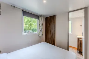 Caravana 'Confort Avec Clim 6' con piscina compartida, terraza privada y aire acondicionado - Image 4