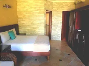 2BD guest-friendly condo in luxury beachfront resort, steps from everything - Image 5