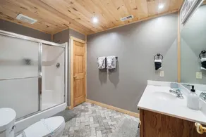 5 Star rated cabin, 2 min to Pigeon Forge, Pet-friendly, HotTub, Game room, Pool - Image 3