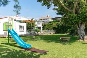 È una casa al mare e puoi andare in giro per il mare e tornare a casa con il tuo costume da bagno - Image 3