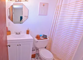 Clean & quiet retreat with private backyard near shopping & trails. - Image 3