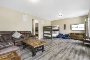 Short Walk to Downtown Branson & Branson Landing with Private Hot Tub & Free Tickets - Image 4