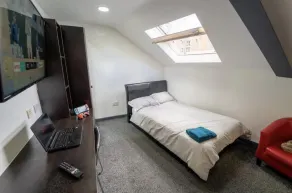 Fully Serviced studio available close to the city - Image 4