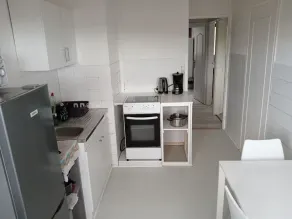 Apartment with free parking - Image 5