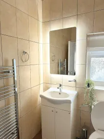Inviting Apartment in Reading - Image 3