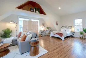 U-District Loft near GU w Self Check-in and Wifi - Image 5