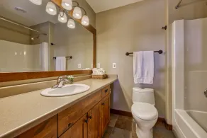 Gorgeous Ski In/Ski Out Townhome, Close to Village - Image 4