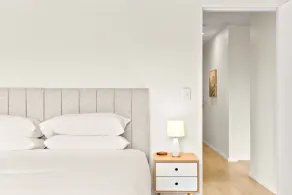 Bright and convenient apartment, close to shops - Image 5