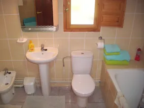 3 bedroom ground floor house on smallholding - Image 2