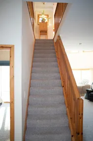 Beautiful five bedroom home on 15 acres - Image 2