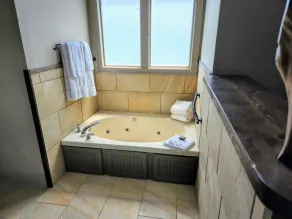 1 Bedroom Lodge, WILDERNESS CLUB AT BIG CEDAR Ridgedale, MO   - Image 4