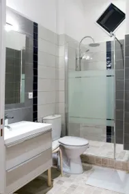 Appartement accessible aux personnes à mobilité réduite au rez-de-chaussée d'une ancienne maison de campagne - Image 3