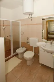 Casa para famílias em Draguć, Ístria, com lindo jardim e vista deslumbrante - Image 4
