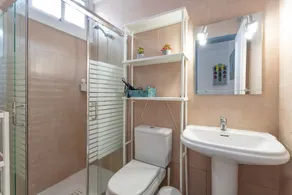 Apartamento T2 na praia de Los Cristianos com vista para o passeio principal - Image 2