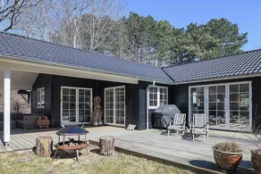 Retreat with Outdoor Lounge Area - Image 5