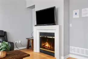 Amazing Spacious house in heart of Richmond hill - Image 2