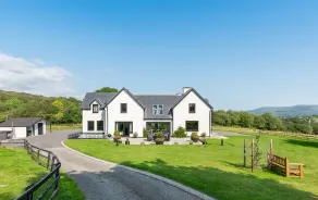Luxury Country House on the Hill - Image 4