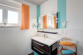 Lyxig villa med uppvärmd privat pool, WiFi, luftkonditionering, parkering, terrass och grillplats - Image 2