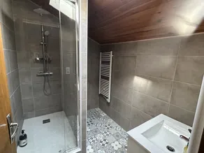 Apartment on 3rd floor of a village house - Image 2