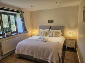 THE CIDER HOUSE, pet friendly, character holiday cottage in Dalwood - Image 3