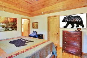 Spacious 4 BR Cabin w/ Stunning Mountain Views! Pet Friendly! Hot Tub! - Image 5