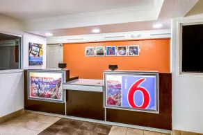 Motel 6-Euless, TX - DFW West - Image 5
