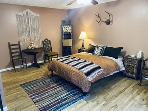 Eclectic Cabin On 20 Acres Near Red River Gorge - Image 5