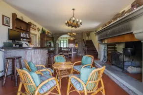 Stone villa with private pool and garden, satellite TV, air conditioning and Wi-Fi access. Situated - Image 3