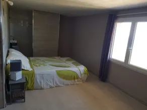 STUDIO på bottenvåningen i ett hus på trädbevuxen privat parkering - Image 4