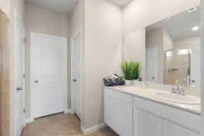 Charming 4BR Home w Spacious Backyard in Hutto - Image 4