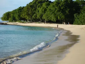 Belo apartamento de 2 quartos em St. James perto da praia e UWI com piscina. - Image 3