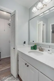 Southern Comfort Retreat: King Bed, Near LSUS & Barksdale AFB, Fast wifi.  - Image 5