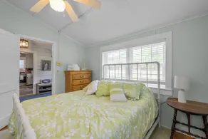 Kingsley Lake Home w wide lawn, dock, central air, 4 kayaks.  Near Camp Blanding - Image 4