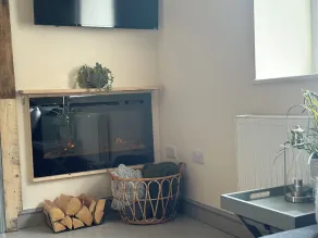 Captivating 1-Bed Apartment in Hereford - Image 2