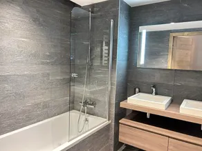 Luxury Ski-in/Ski-out Apartment, Central Les Gets, Sleeps 10 - Image 2