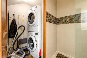 Central 2BR with Prime Amenities - Image 3