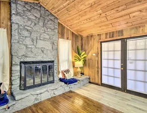 Private hot tub • Putting green • Peaceful Mississippi cabin - Image 2