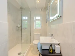 2 chambres à coucher à Farnham - Image 3