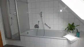 Spacious apartment in a quiet location - Image 5