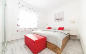 Three-Bedroom Holiday Home In Kastel Stari - Image 3