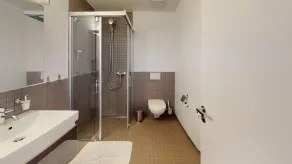 Spacious apartment with mountain view - Image 3