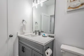 Cozy Duplex Mins to DT/ MCTR, free wi-fi/ Parking - Image 3