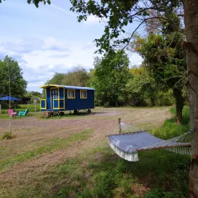 La roulotte du moulin de palet bleu foncé - Image 2