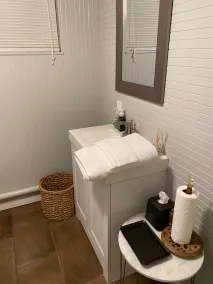 Beautiful & Large Garden Level Studio - Image 2