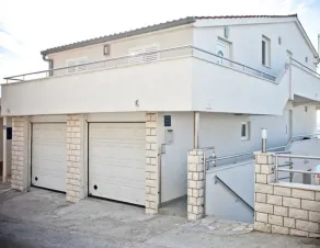 Nice apartment with pool and partial sea view - Image 5