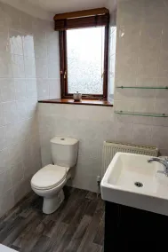Luxurious Old Chapel Close to Countryside Walks - Image 4