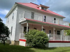 Recently Remodeled Cozy Farmhouse located in Marlette - Image 5