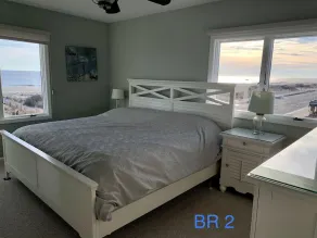 Oceanfront 3BR/3BA with direct ocean views, private parking and bikes included - Image 4